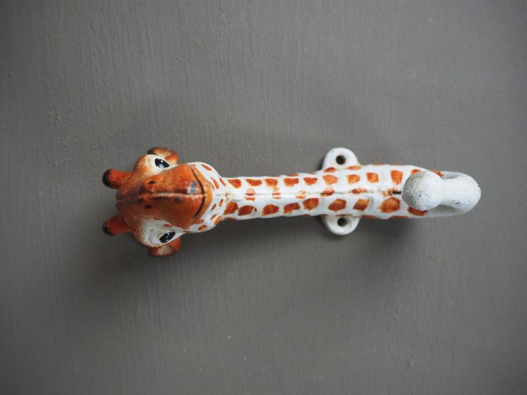 Giraffe Hook - Image 3