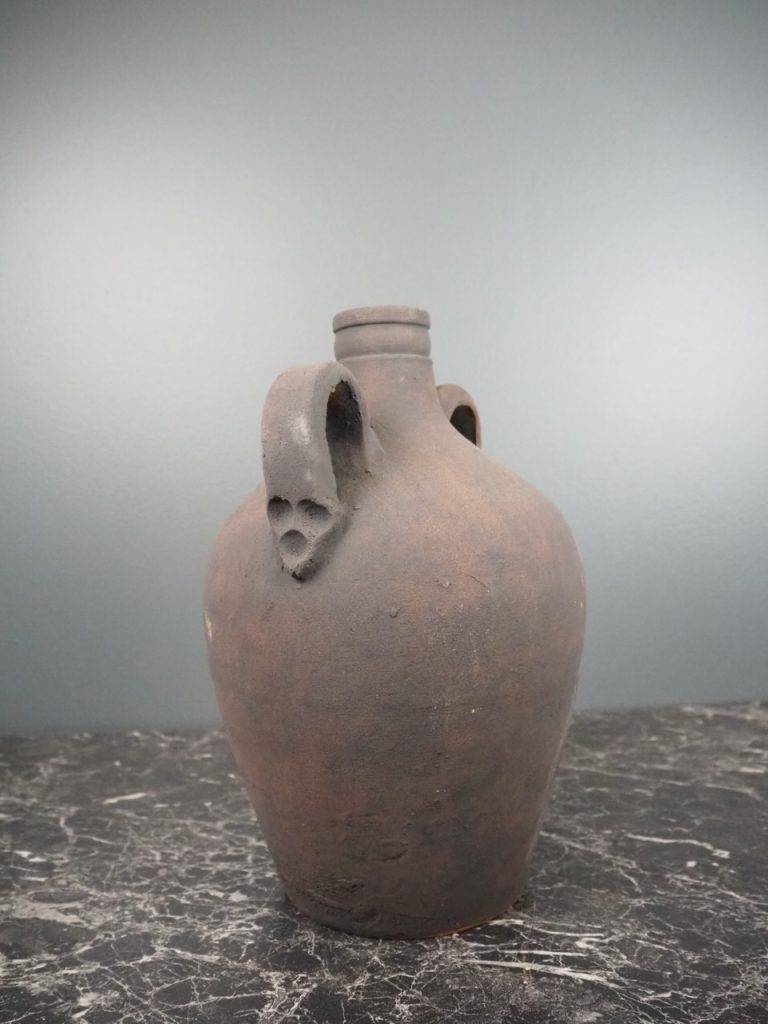 Galatea black vase w handle