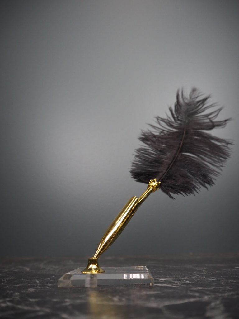 Pen holder w stand