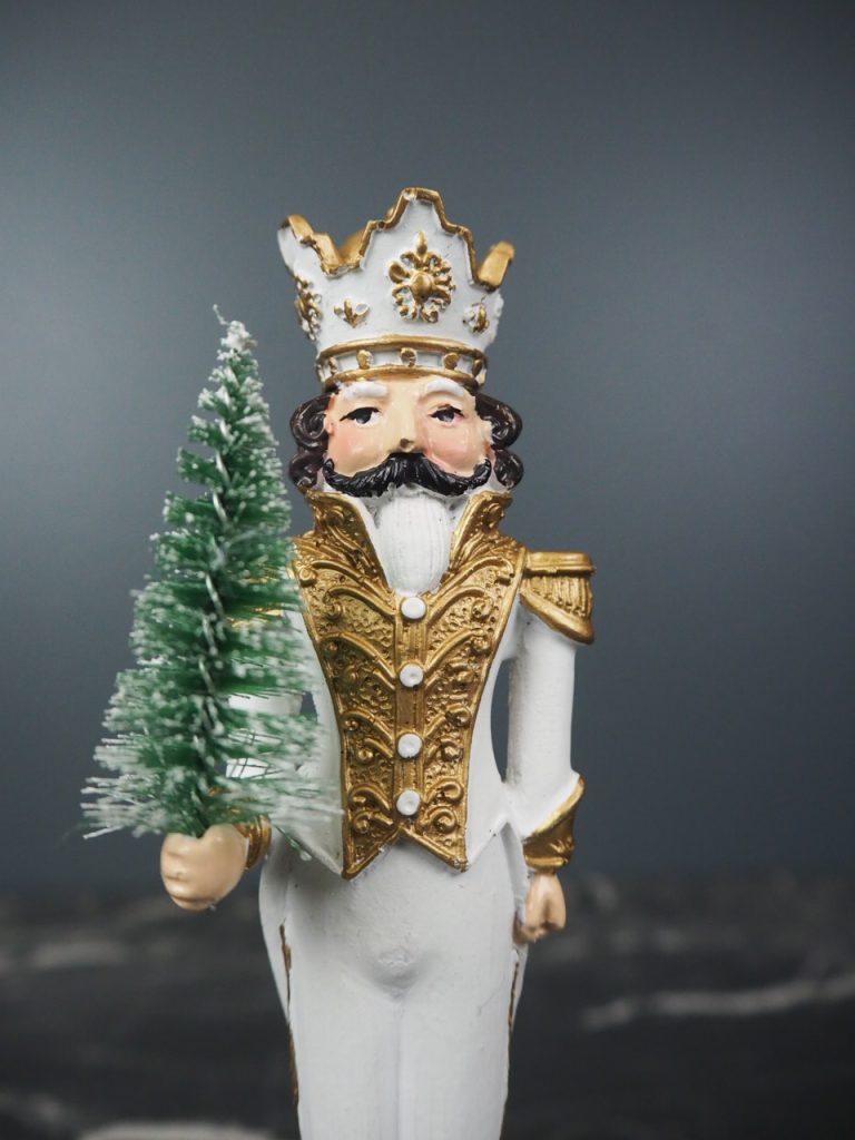 Polyresin soldier gold - Image 2