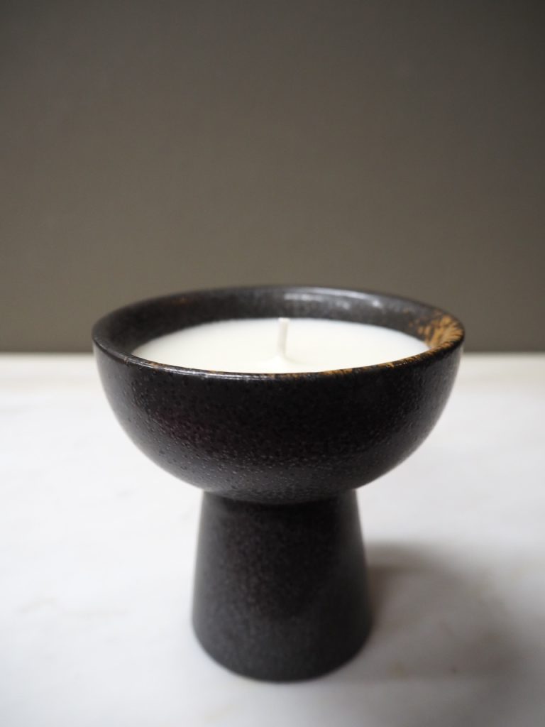 Pedestal candle black