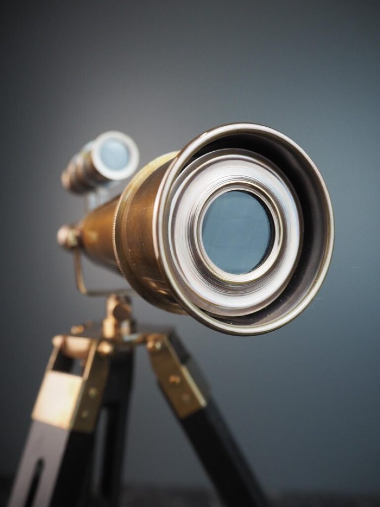 Telescope on wooden - Image 3