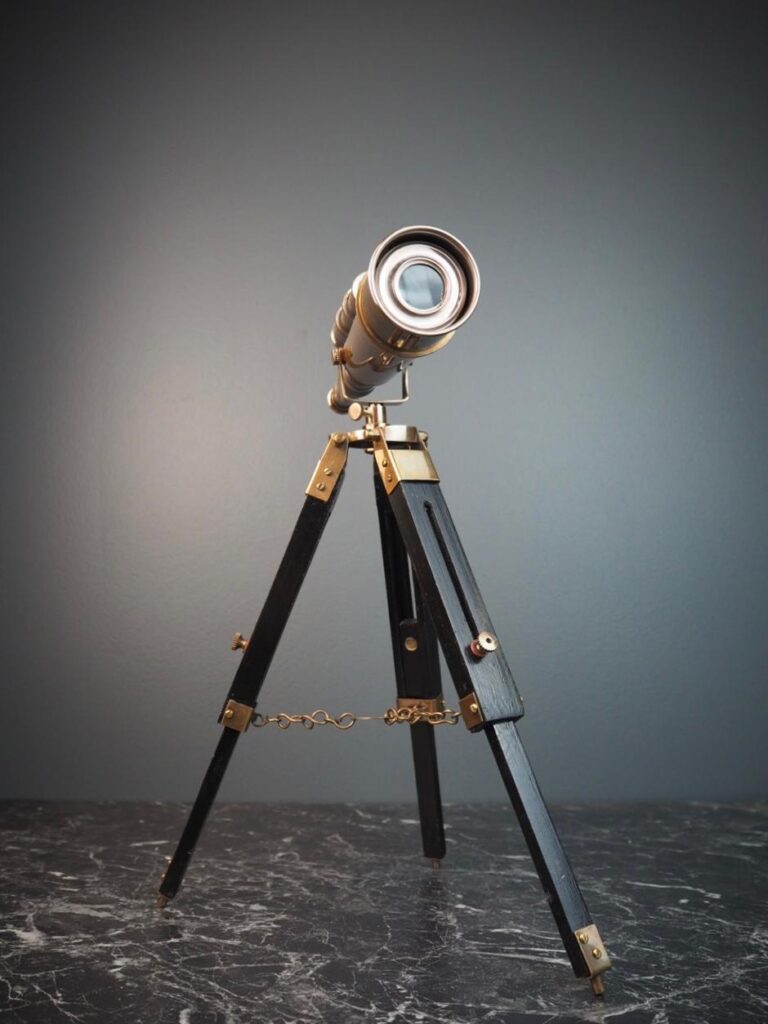 Telescope on wooden - Image 2