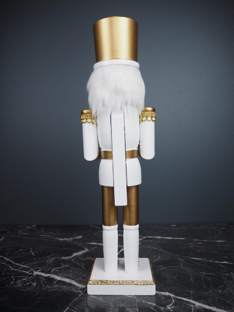 Nutcracker w drum white - Image 3