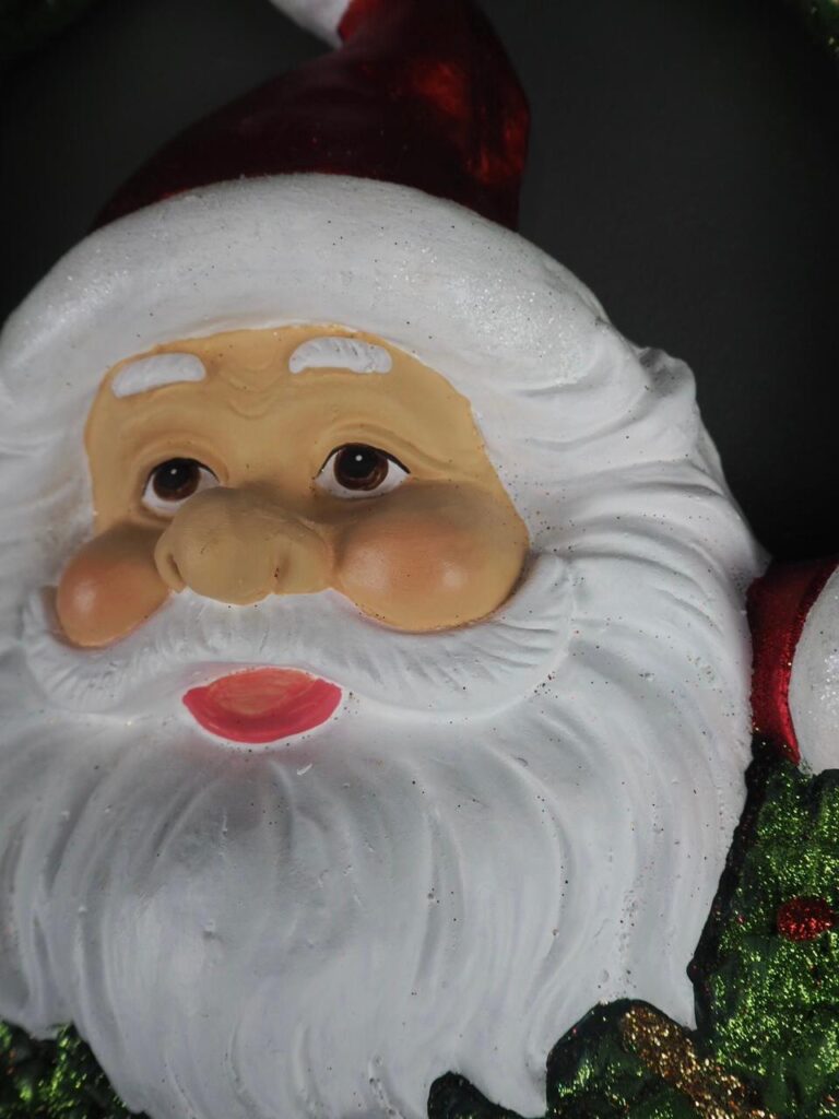 Santa on wreath - Image 2