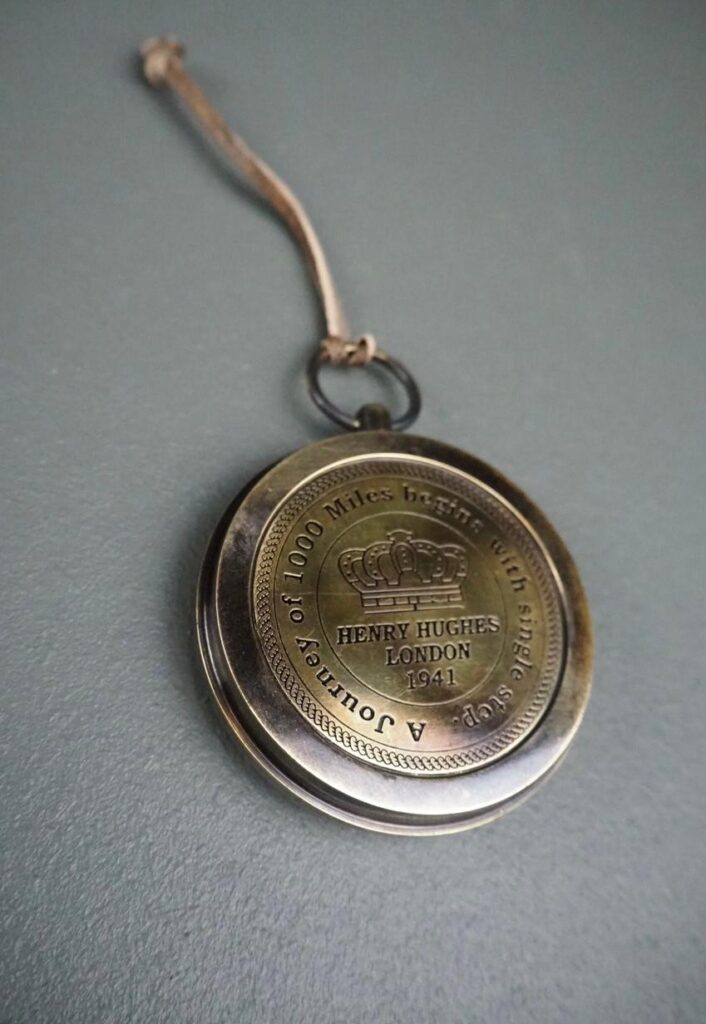 5.5 cm Brass Compass Antq. Finish with leather rope - Image 2