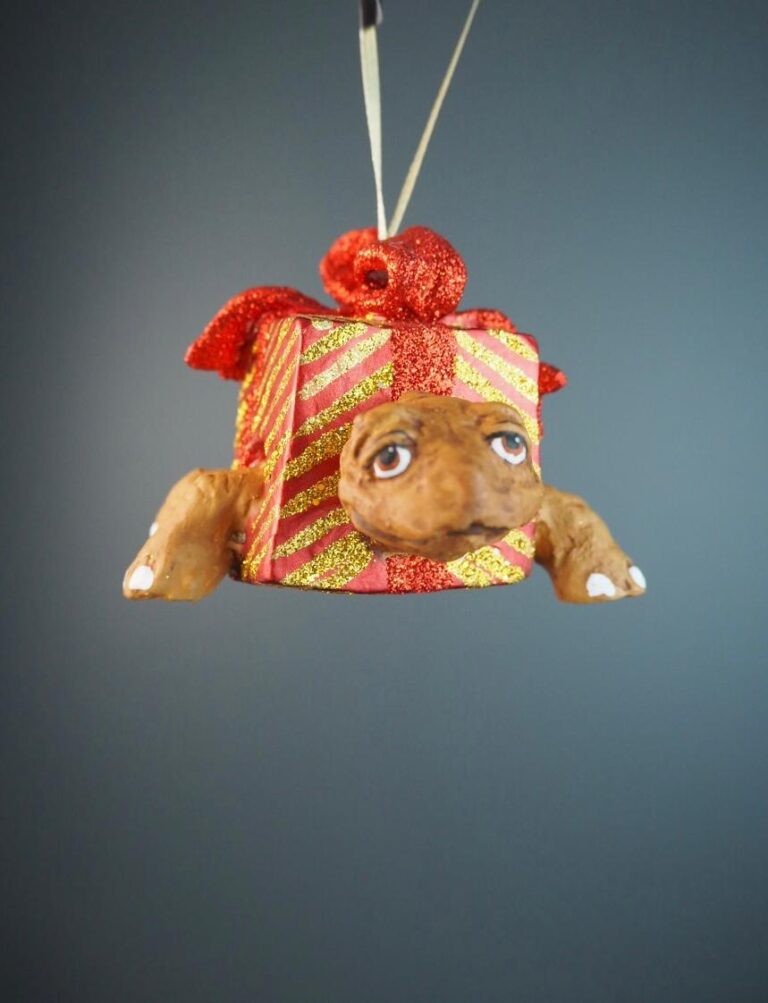 Tortoise gift in red/gold orn - Image 2
