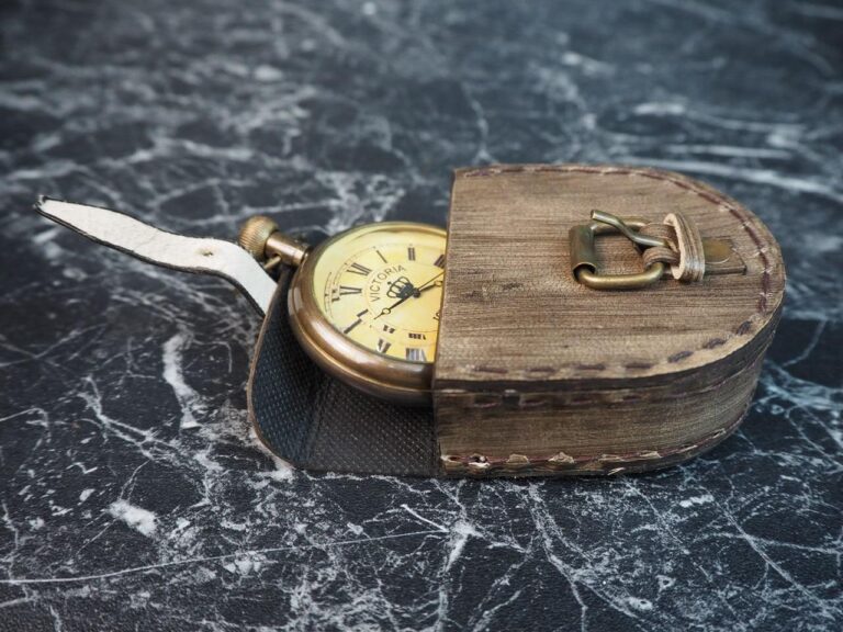 Watch w/ case - Image 3