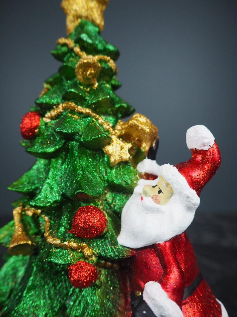 Small Xmas tree w/ climbing santa - Image 4