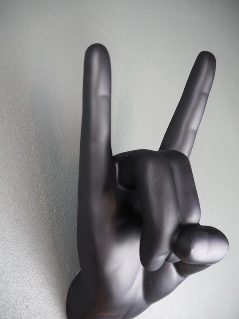 Hand on wall black - Image 2
