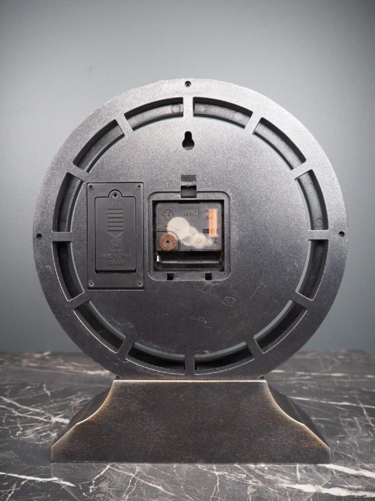 Gears moving clock - Image 3