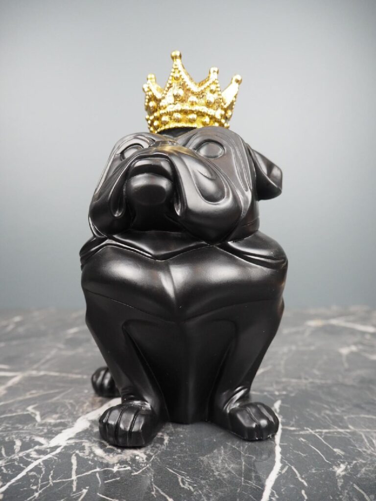 Bulldog with crown - Image 2