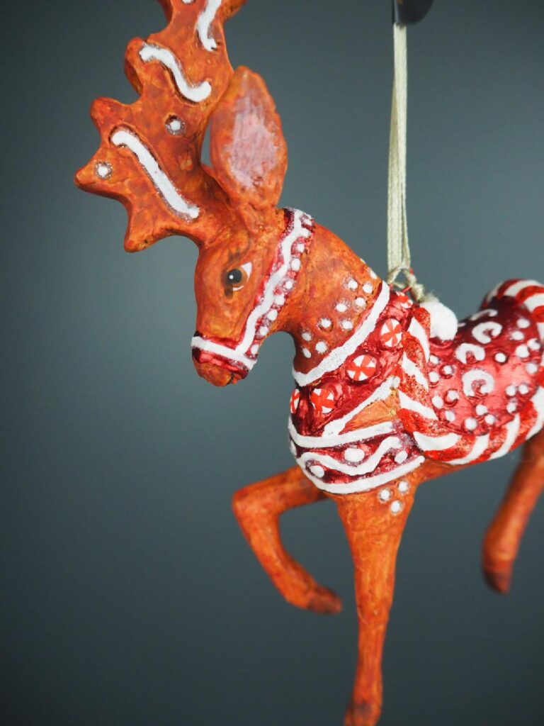 Single horn xmas reindeer red/white - Image 2
