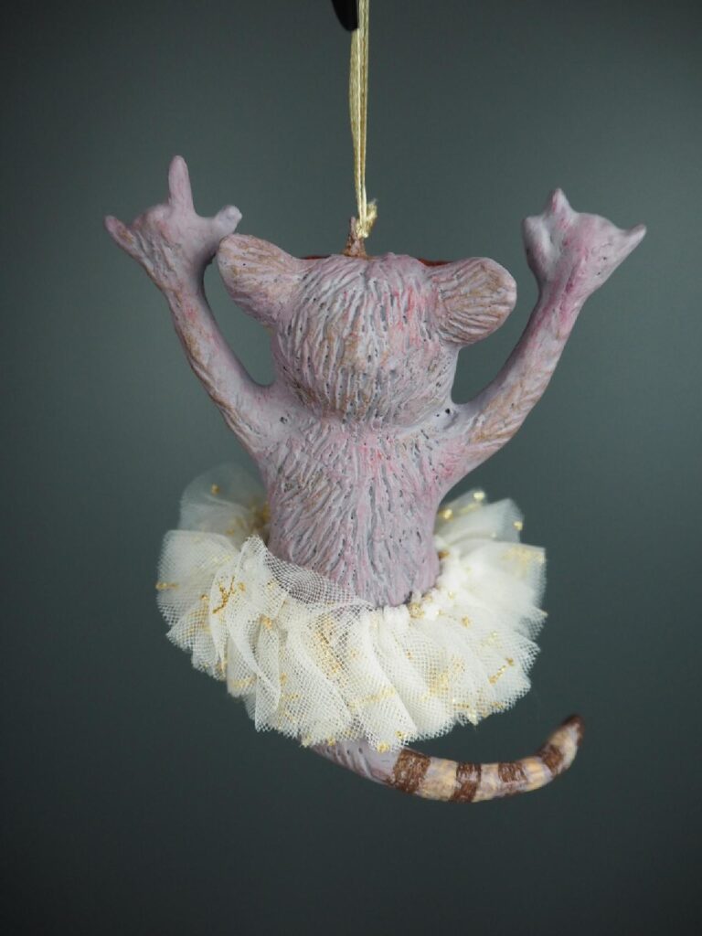 Rockstar otter with white gabskirt - Image 2