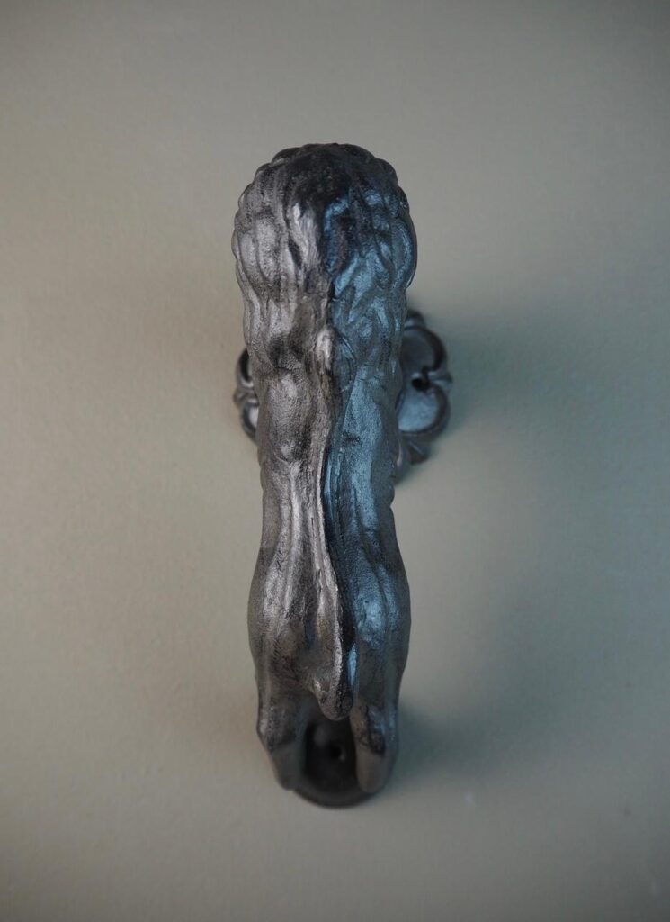 Lion door handle - Image 2