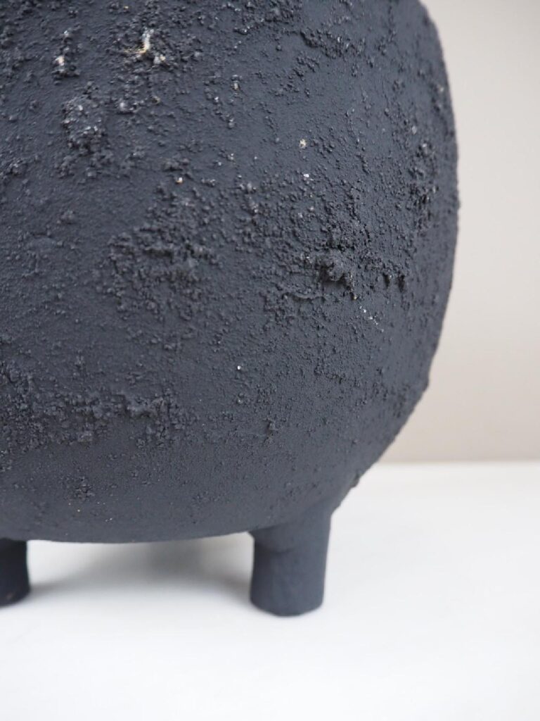 Ball shape pot black S - Image 2