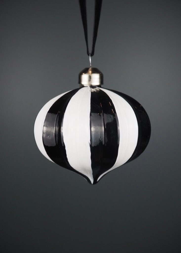 Glass ball black/white