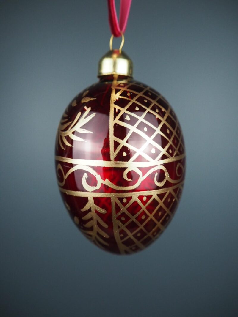 Glass egg red
