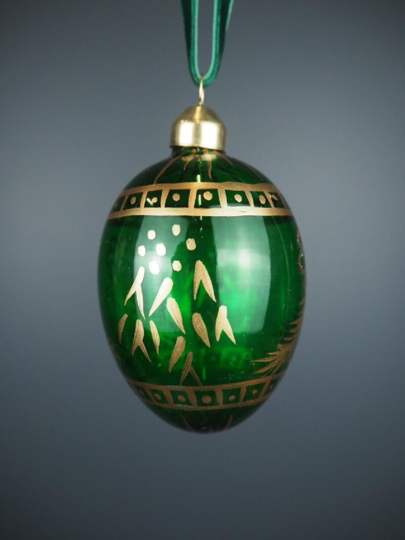 Glass egg green