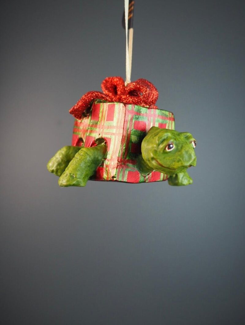 Tortoise gift in red/green orn