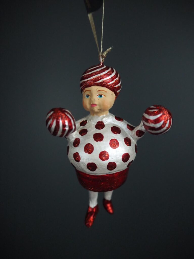 Chubby Juggler white & red polka