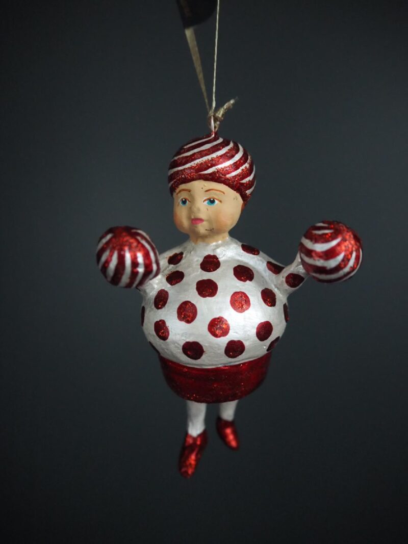 Chubby Juggler white & red polka