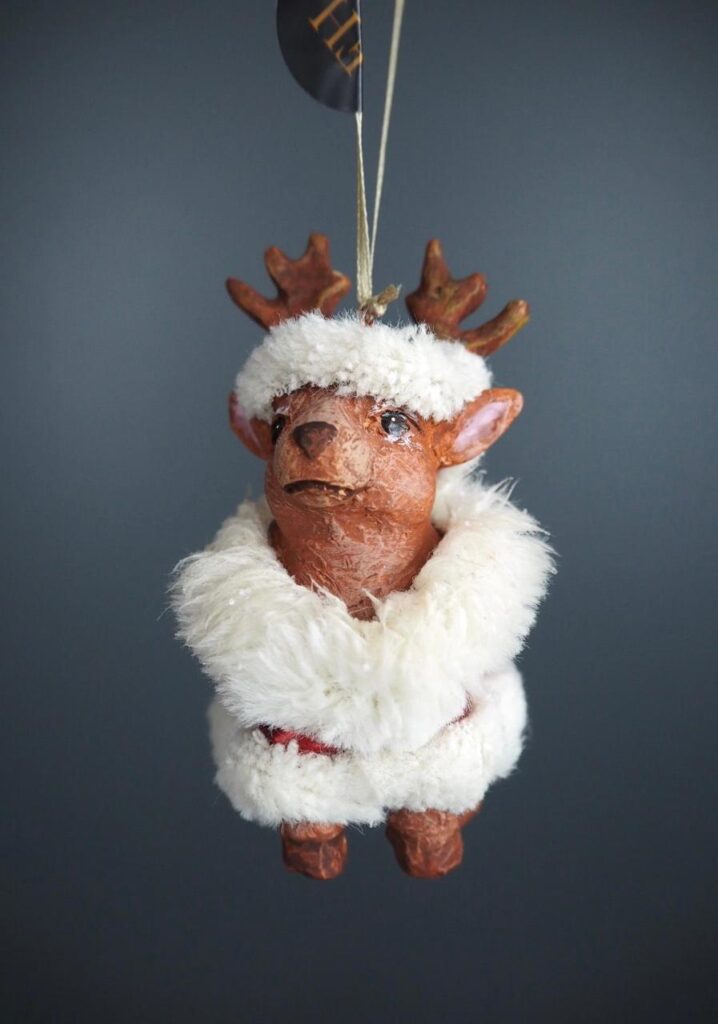 Xmas reindeer in red w/ fur orn