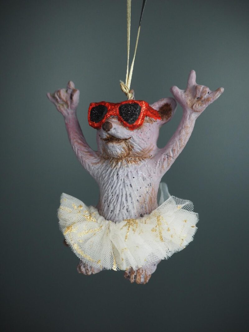 Rockstar otter with white gabskirt