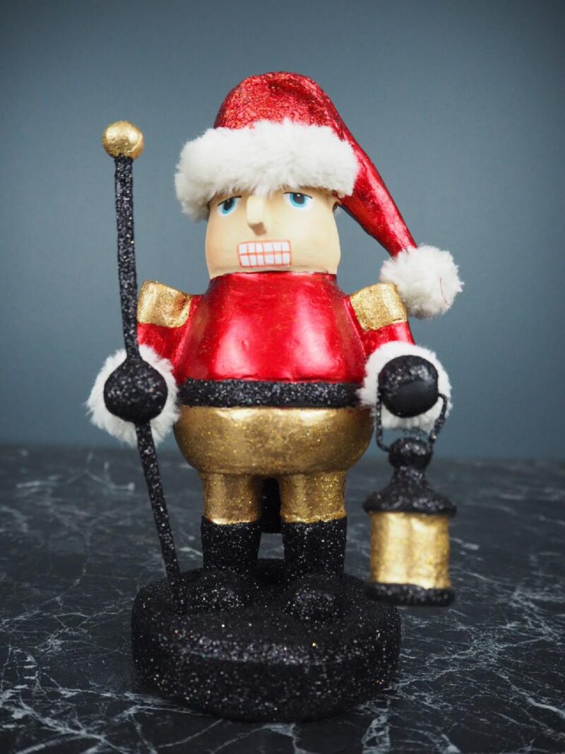 Chubby nutcracker gold/red w/ fur