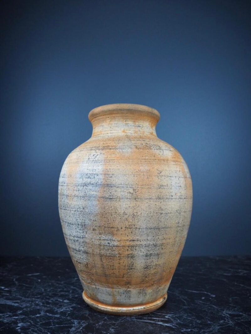 Distressed vase brown alikabok