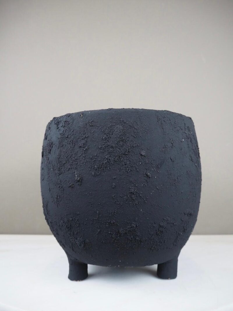 Ball shape pot black L