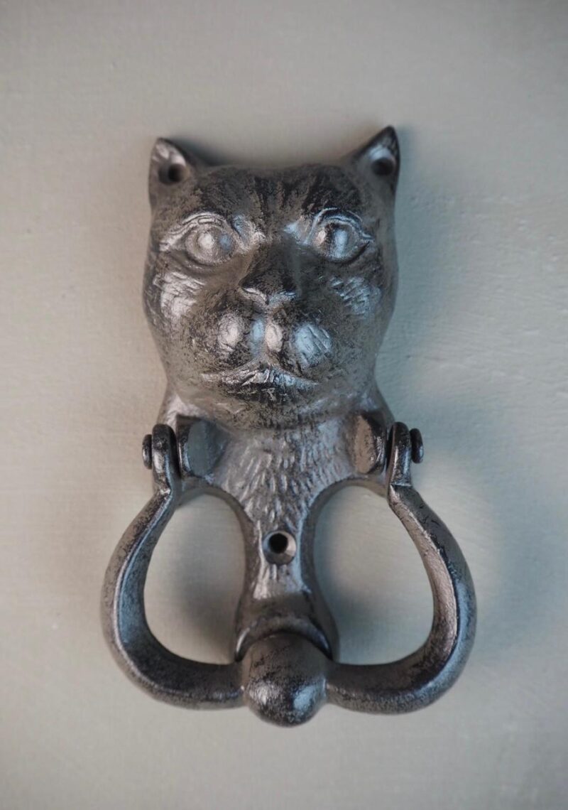 Cat knocker