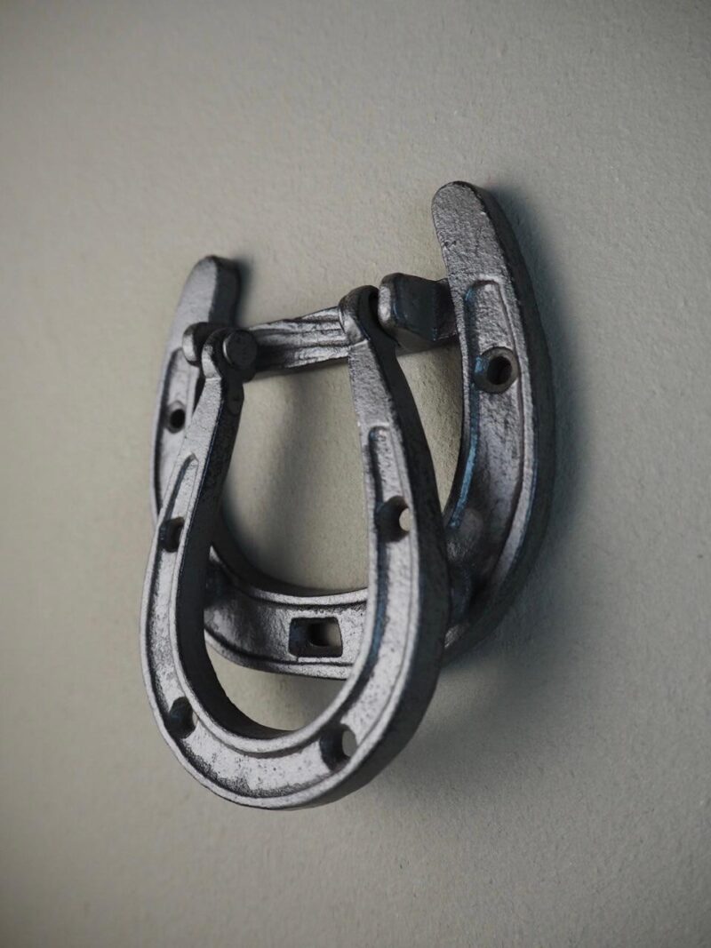 Horse shoe knocker