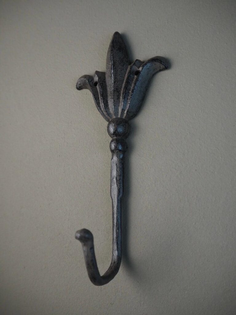 Lily hook