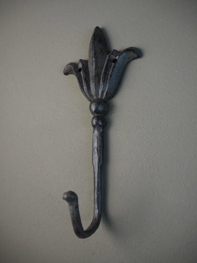Lily hook