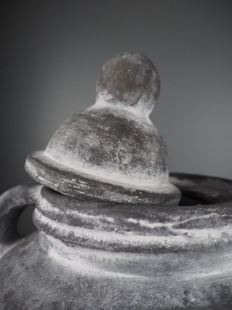 Black vase alikabok w cap - Image 3