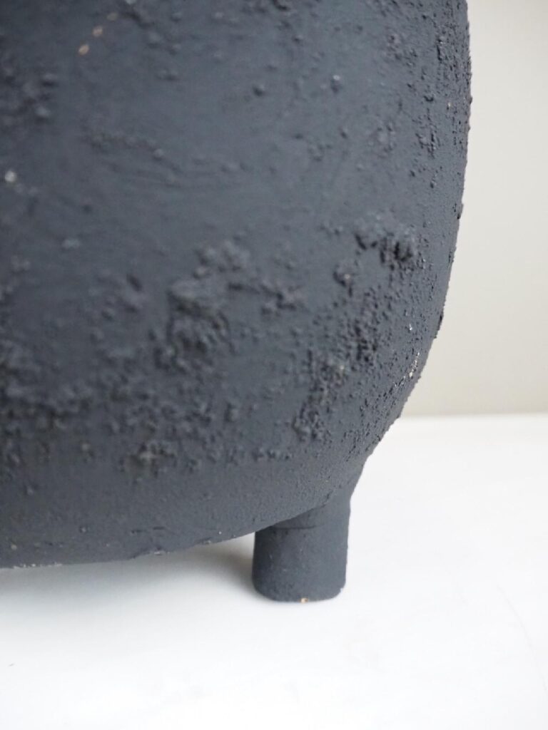 Ball shape pot black L - Image 4