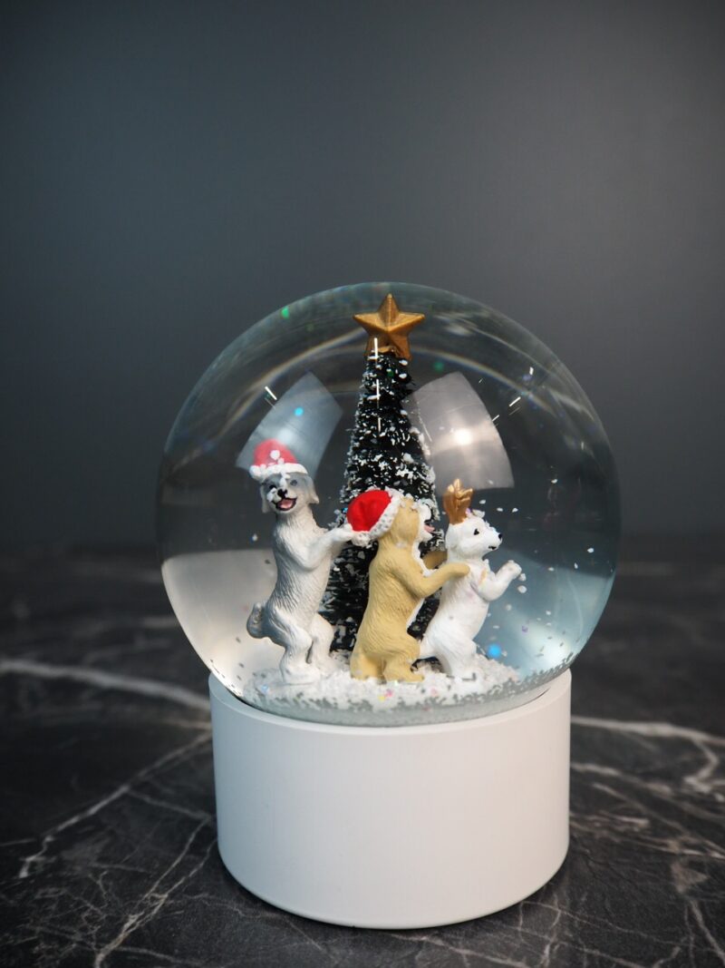 Dogs and tree snowglobe 80mm