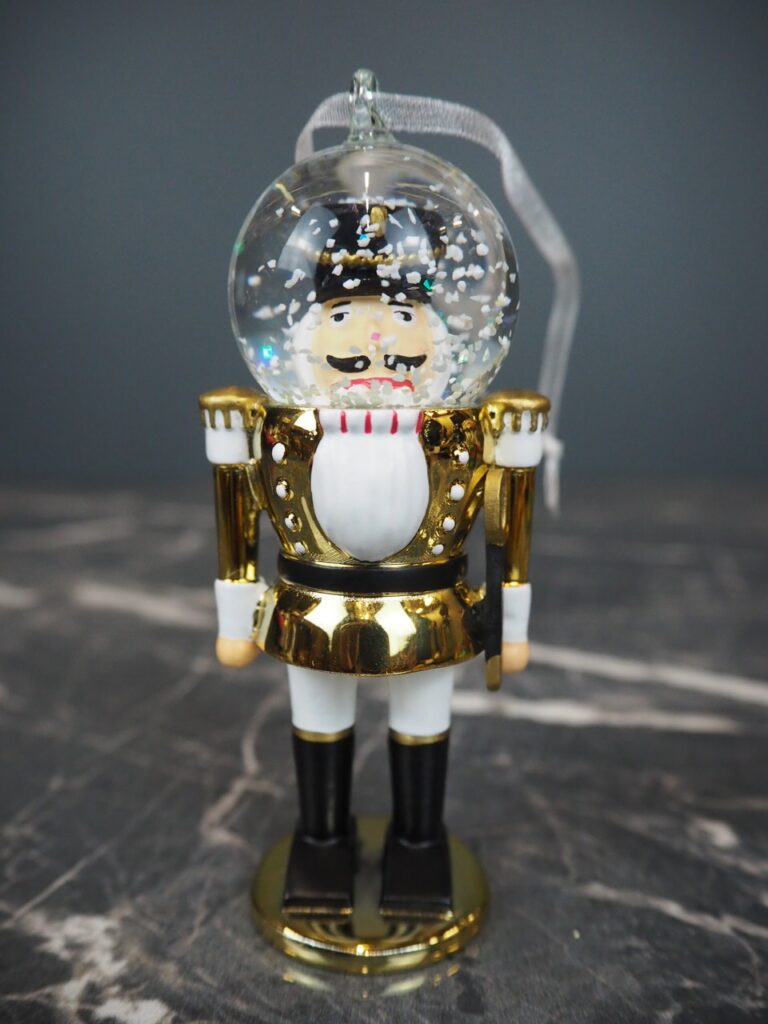 Nutcracker golden snowglobe 35mm - Image 2
