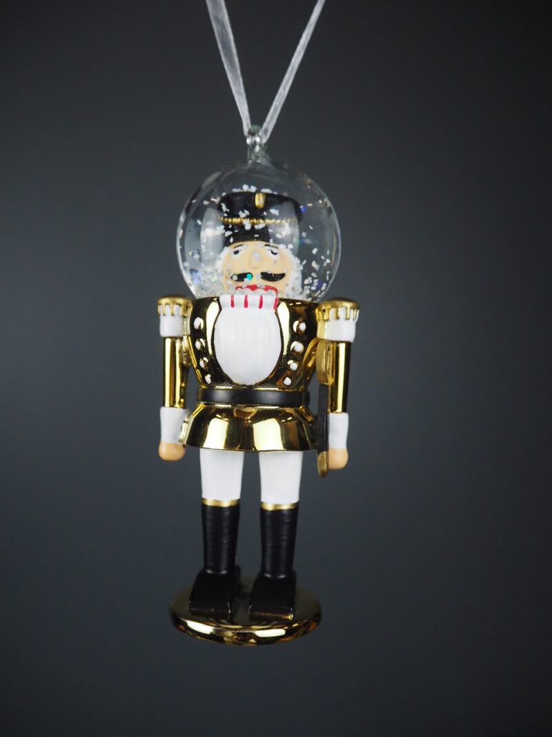 Nutcracker golden snowglobe 35mm