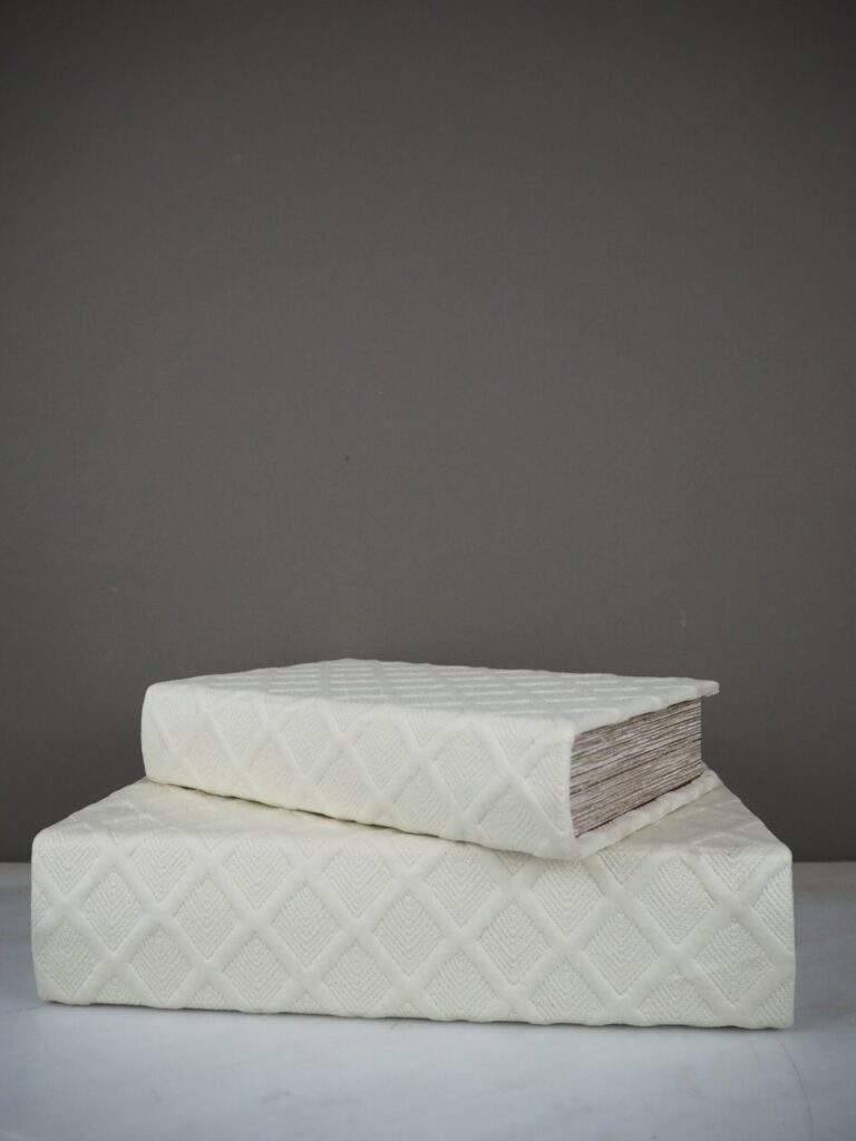Seklet book box cream  S/2