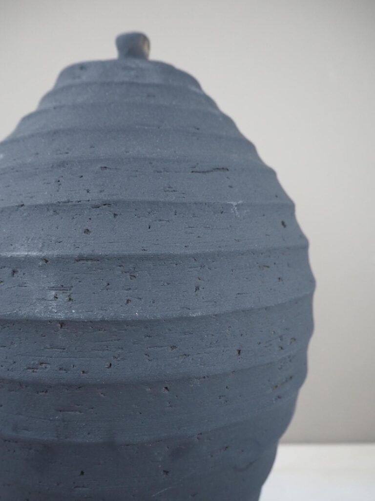 Carved vase black L Seklet - Image 3
