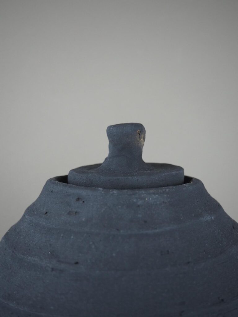 Carved vase black L Seklet - Image 2