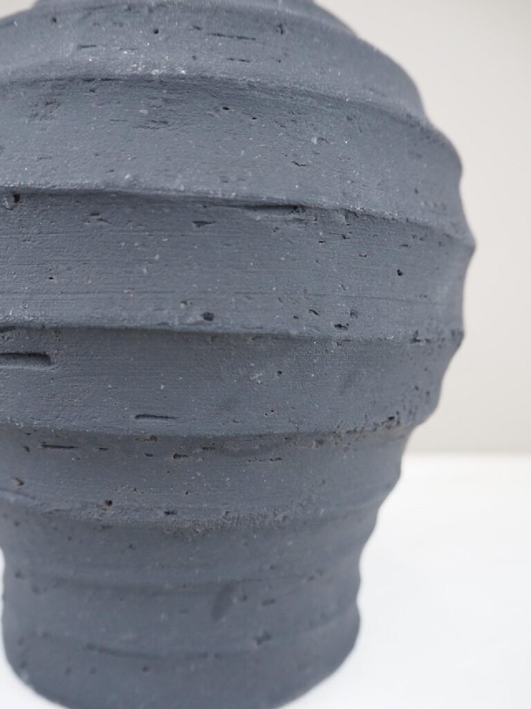 Carved vase black S Seklet - Image 3