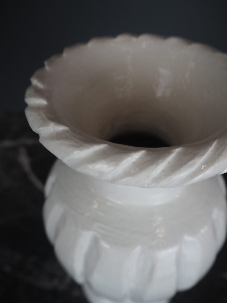 Blois  White Glossy Vase 01 - Image 3