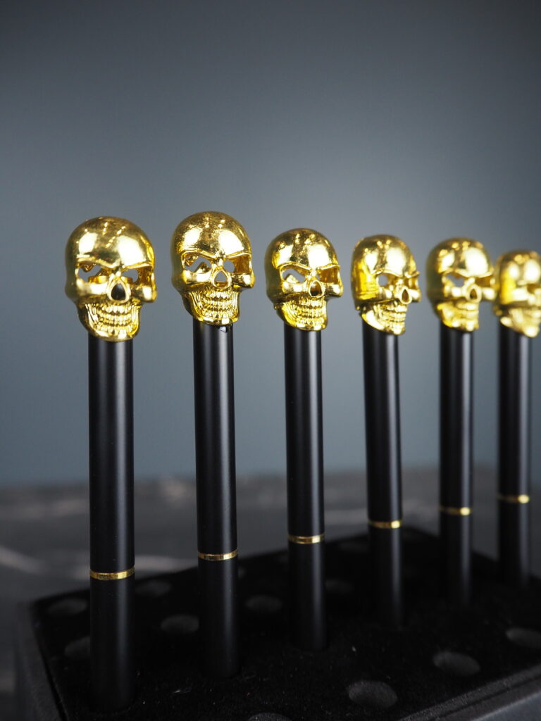 Golden scull ball pen - Image 2