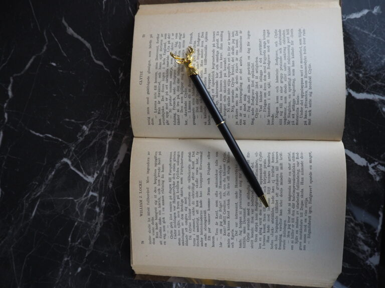 Golden moose ball pen - Image 8