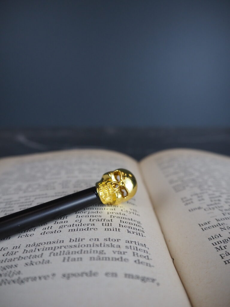 Golden scull ball pen - Image 4