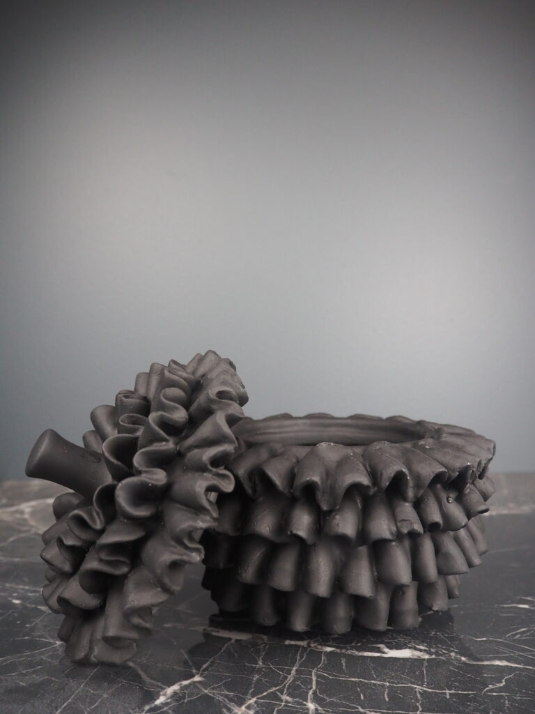 Round pinecone Jar black S - Image 5