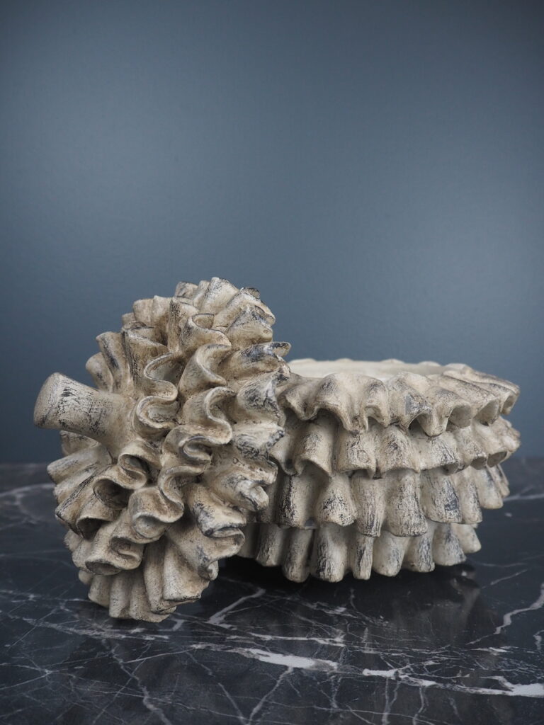 Round pinecone Jar white Sl - Image 2